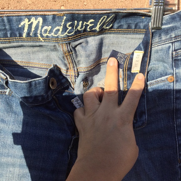 MADEWELL BOOT LEGGED DISTRESSED JEANS. - Picture 2 of 3